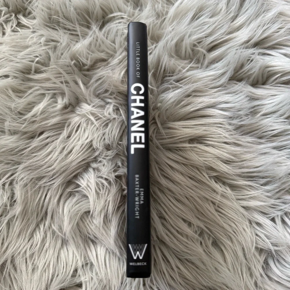 LITTLE BOOK OF CHANEL by Emma Baxter-Wright Hard Cover Book